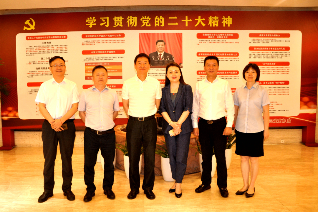 四川尊龙凯时集团党委书记、董事长任丁调研花园宾馆